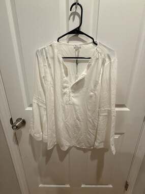 Sioni Long Sleeve V-Neck Blouse with Lace Trim Eggshell Medium Style 9807-0321-1
